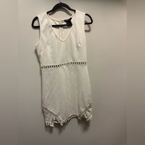 Elegant White Sleeveless Dress